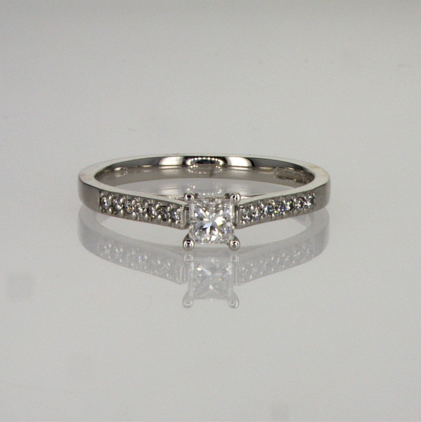 טבעת יהלום בחיתוך פרינסס 0.36 קראט, טבעת אירוסין בחיתוך פרינסס