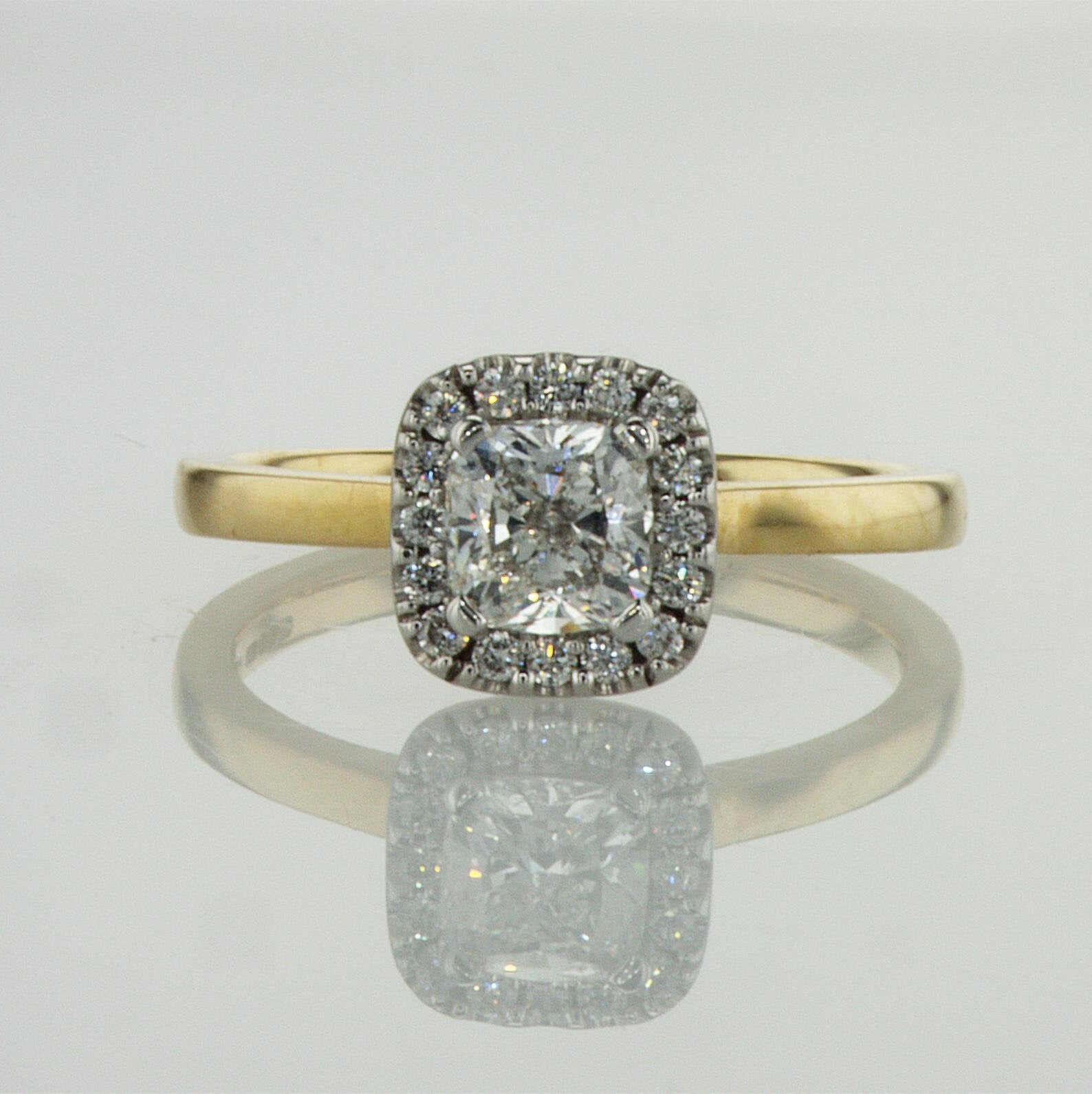 טבעת אירוסין, יהלום בצורת כרית קושן 0.92 קראט