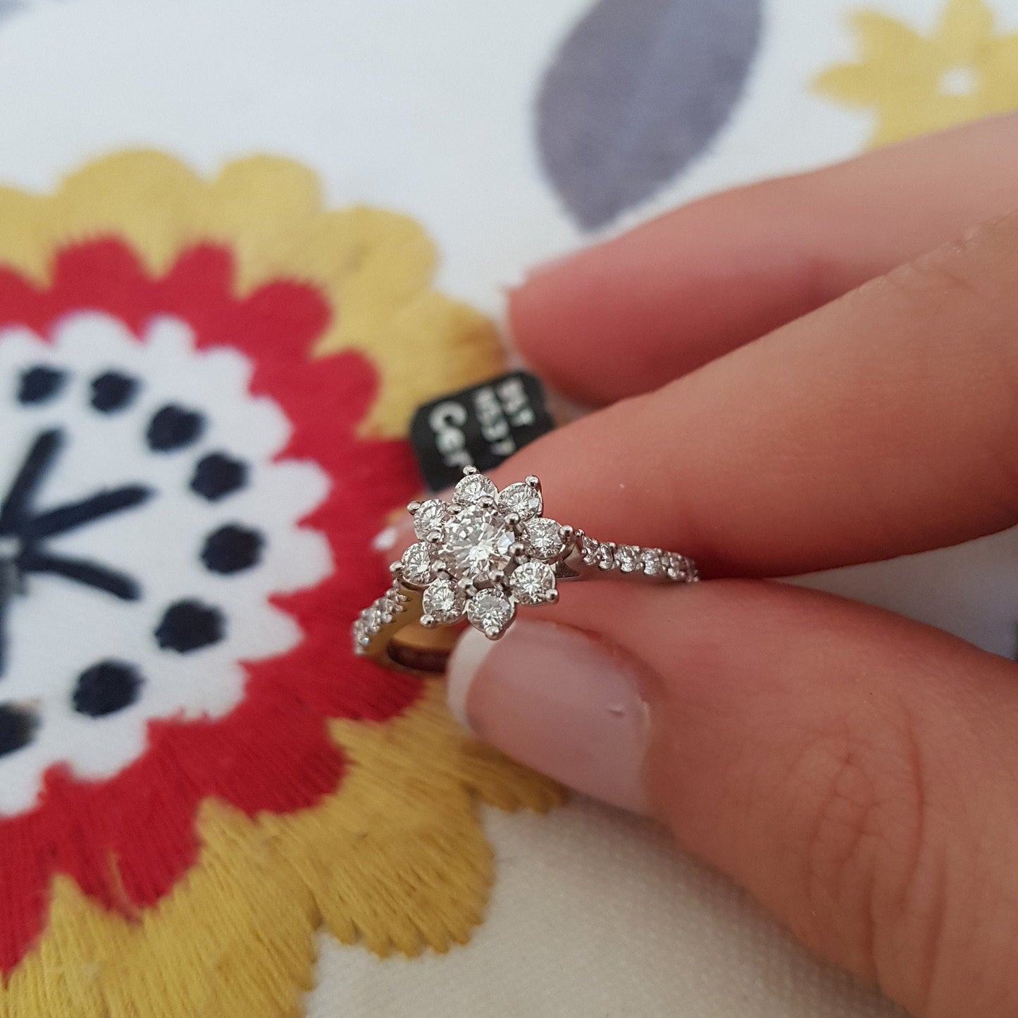 טבעת יהלום אירוסין פרח 0.68 קראט