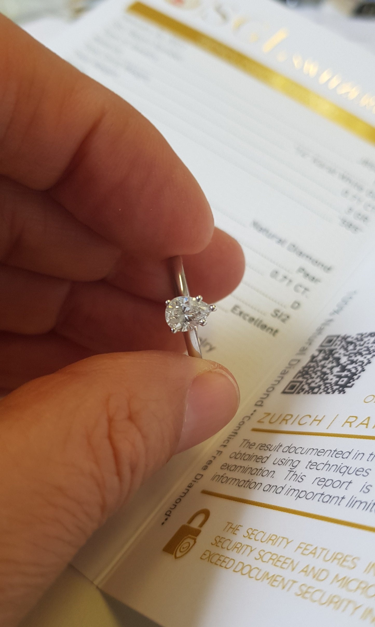 טבעת אירוסין יהלום מסוג טיפה 0.71 קראט