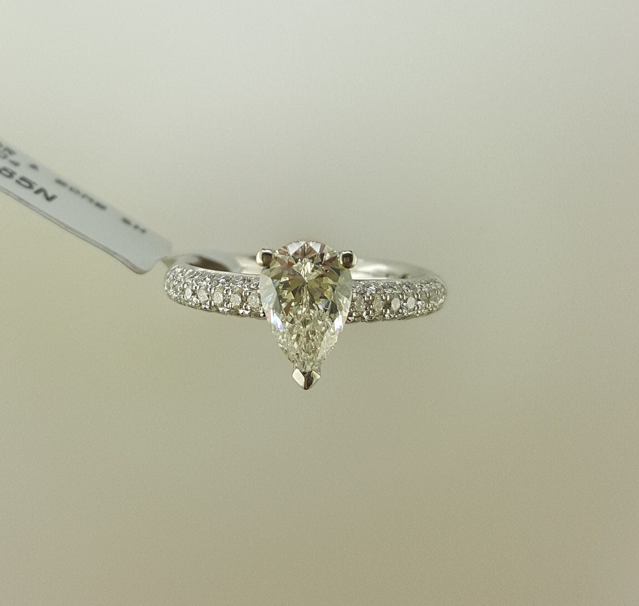 טבעת יהלום 1.25 קראט בצורת טיפה