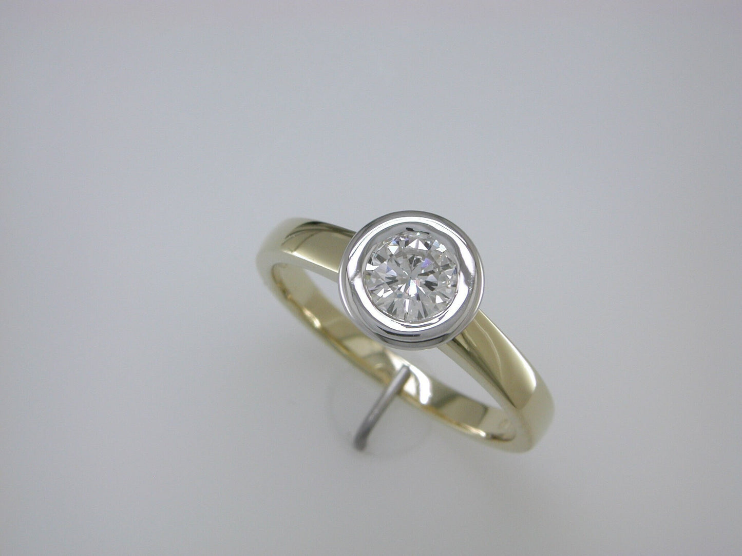 טבעת אירוסין 0.30 קראט יהלום, טבעת 14 קראט זהב לבן וצהוב.